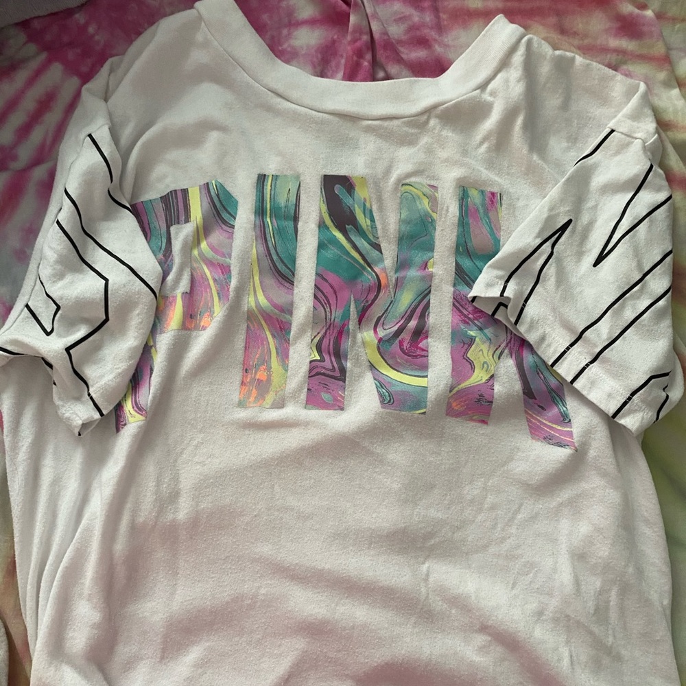 Vs pink tee shirt